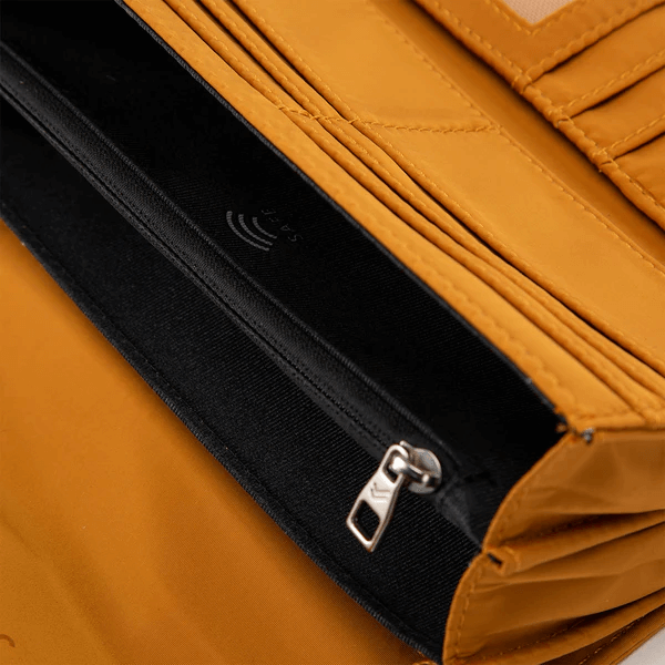 BUBBA BILLETERA CHARLOTTE MUSTARD